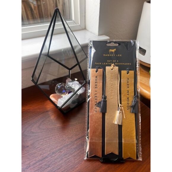 Gift With $40 Purchase - Add to Bundle! - Picture 1 of 3